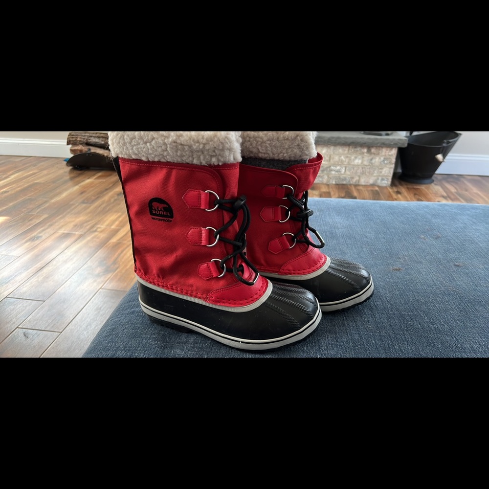 SOREL size 6.   Nwt